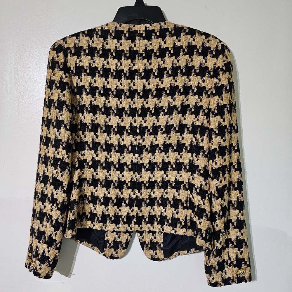 Blazer - Picture 2 of 6